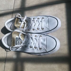 White & cold Converse sneakers 👟